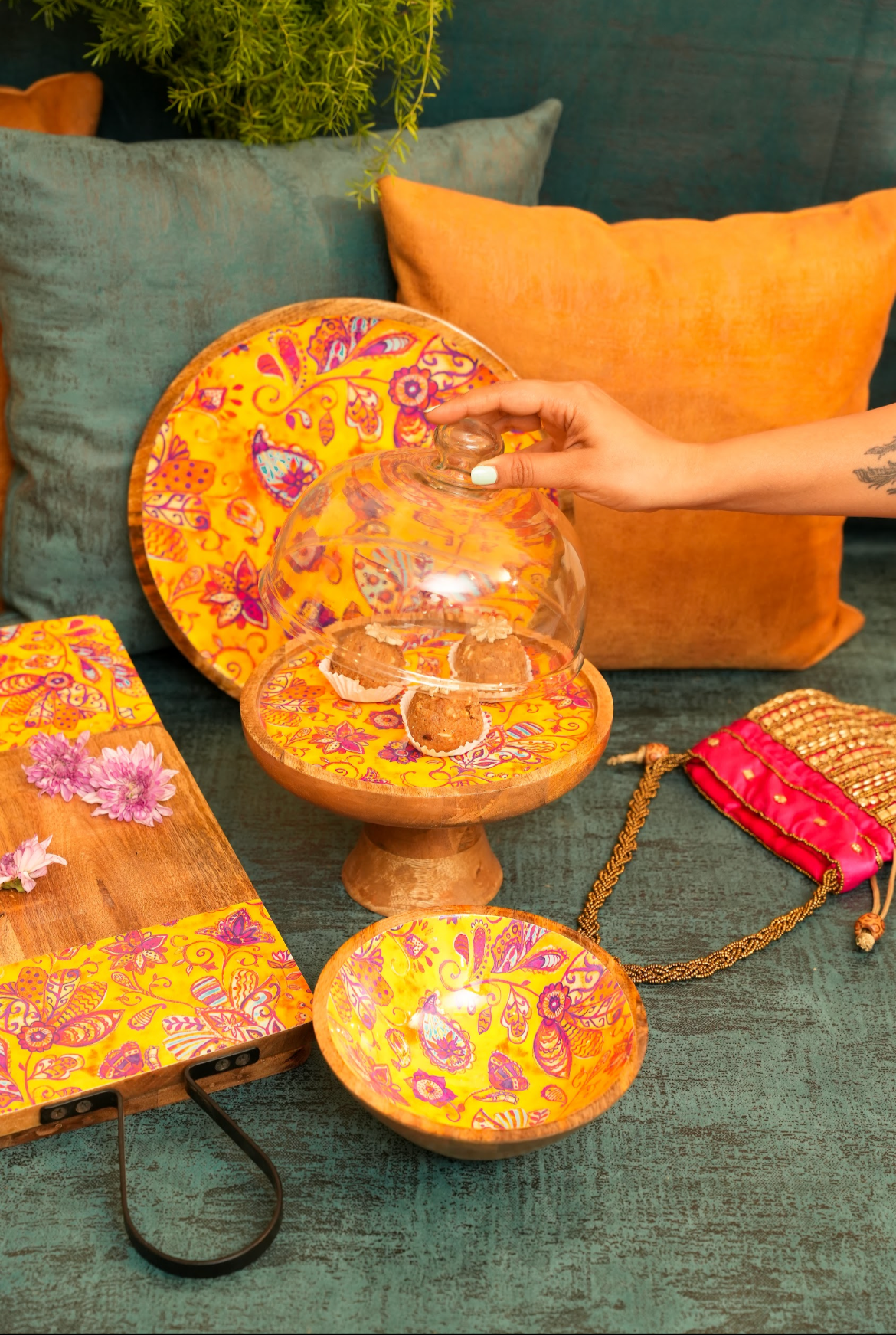 Yellow Mellow - Cake Domes Medium